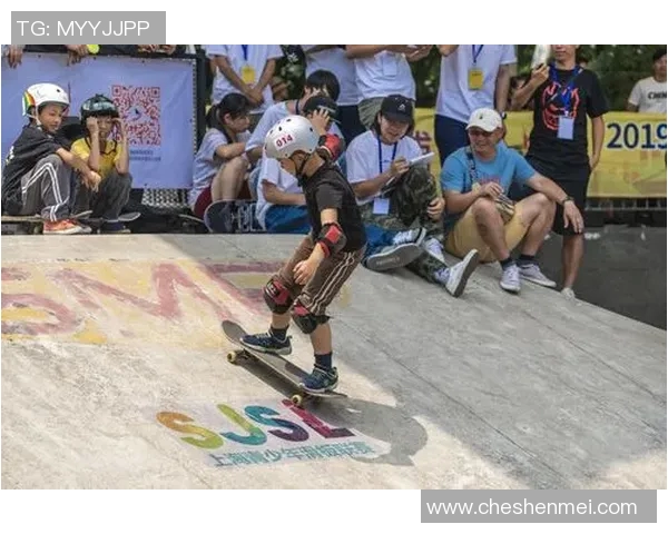 重庆滑板队在极限运动嘉年华中的灵活性表现引发热议与赞赏